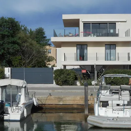 Villa Neuve 10 Couchages 83250 La Londe Les Maures 179 Quai Lamoudru Villa La Londe-les-Maures