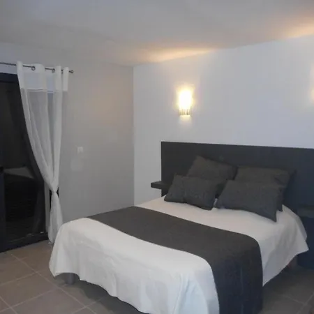 Villa Neuve 10 Couchages 83250 La Londe Les Maures 179 Quai Lamoudru * La Londe-les-Maures